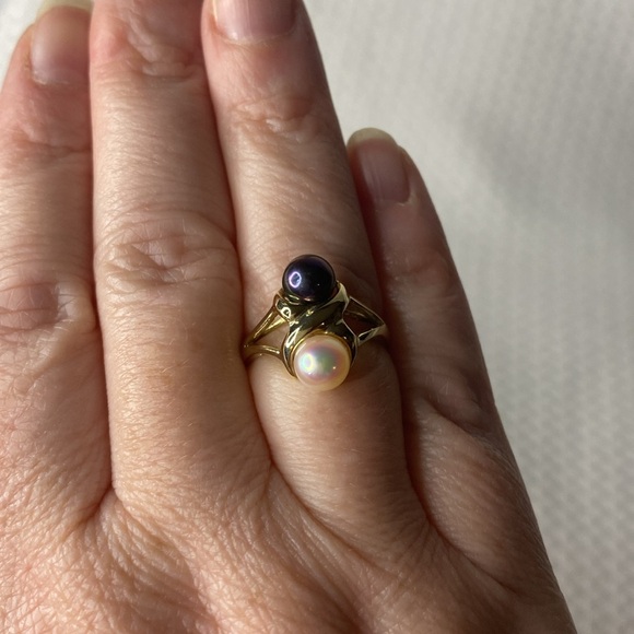 14K Yellow Gold Black and White Cultured Pearl Vertical Style Ring 7.5 - Picture 4 of 7